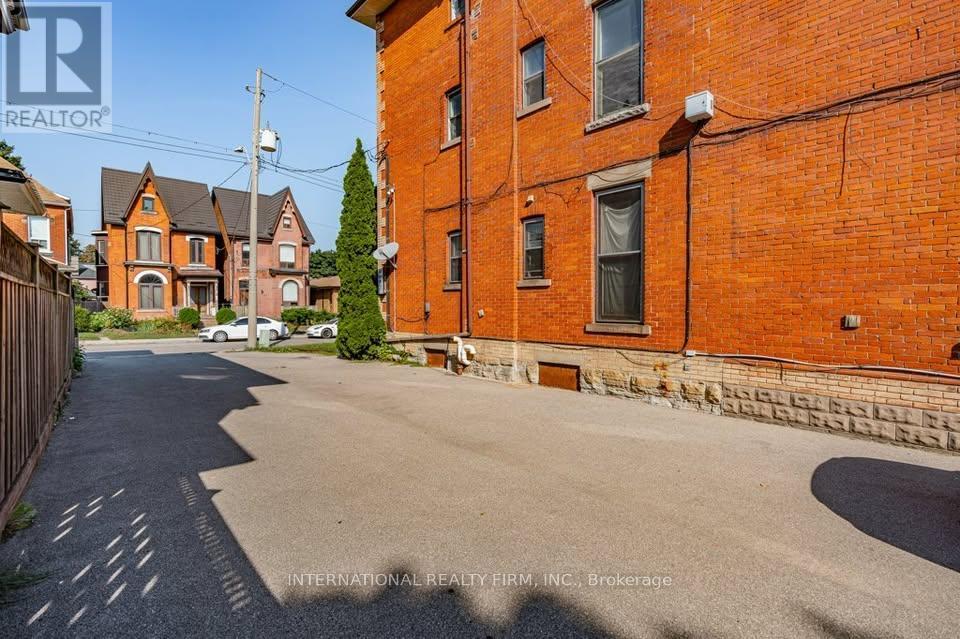 67 Ontario Avenue, Hamilton, Ontario  L8N 2X1 - Photo 10 - X12454820