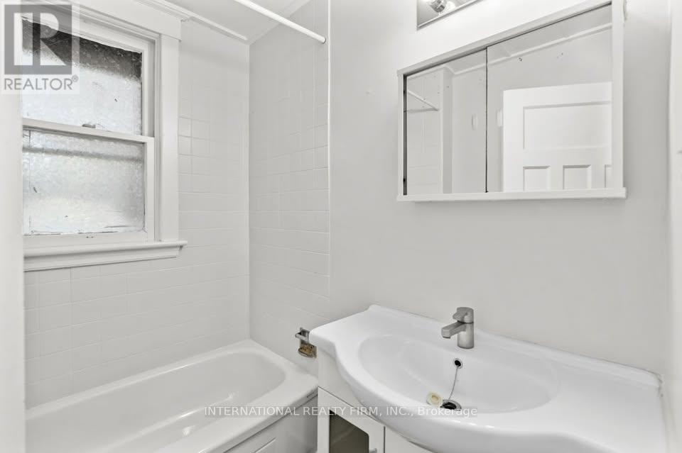 67 Ontario Avenue, Hamilton, Ontario  L8N 2X1 - Photo 6 - X12454820
