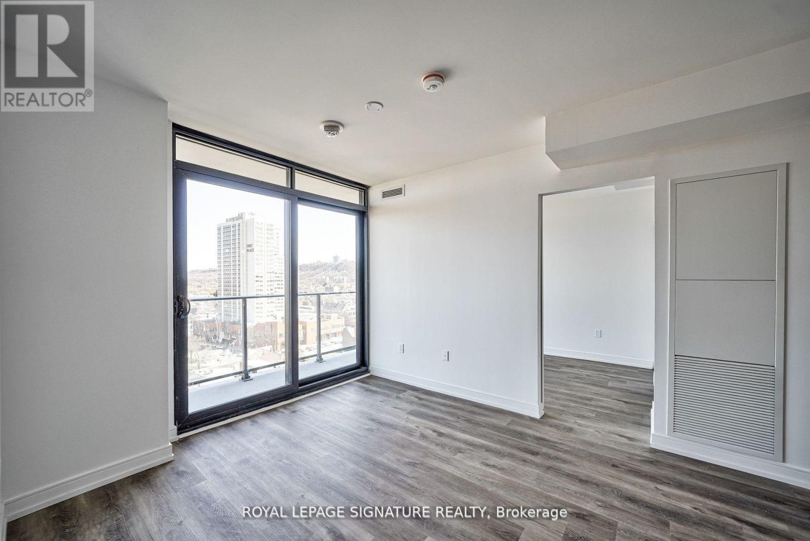 1421 - 1 Jarvis Street, Hamilton, Ontario  L8R 3J2 - Photo 12 - X12454823