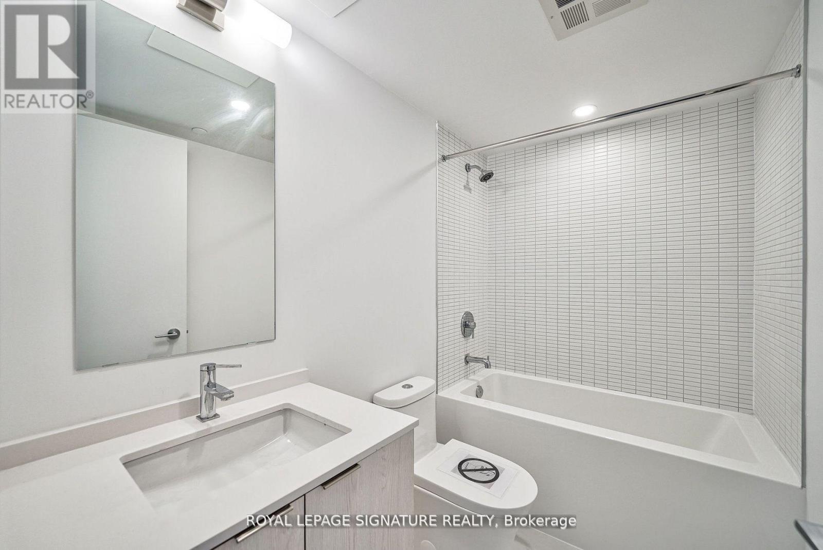 1421 - 1 Jarvis Street, Hamilton, Ontario  L8R 3J2 - Photo 4 - X12454823