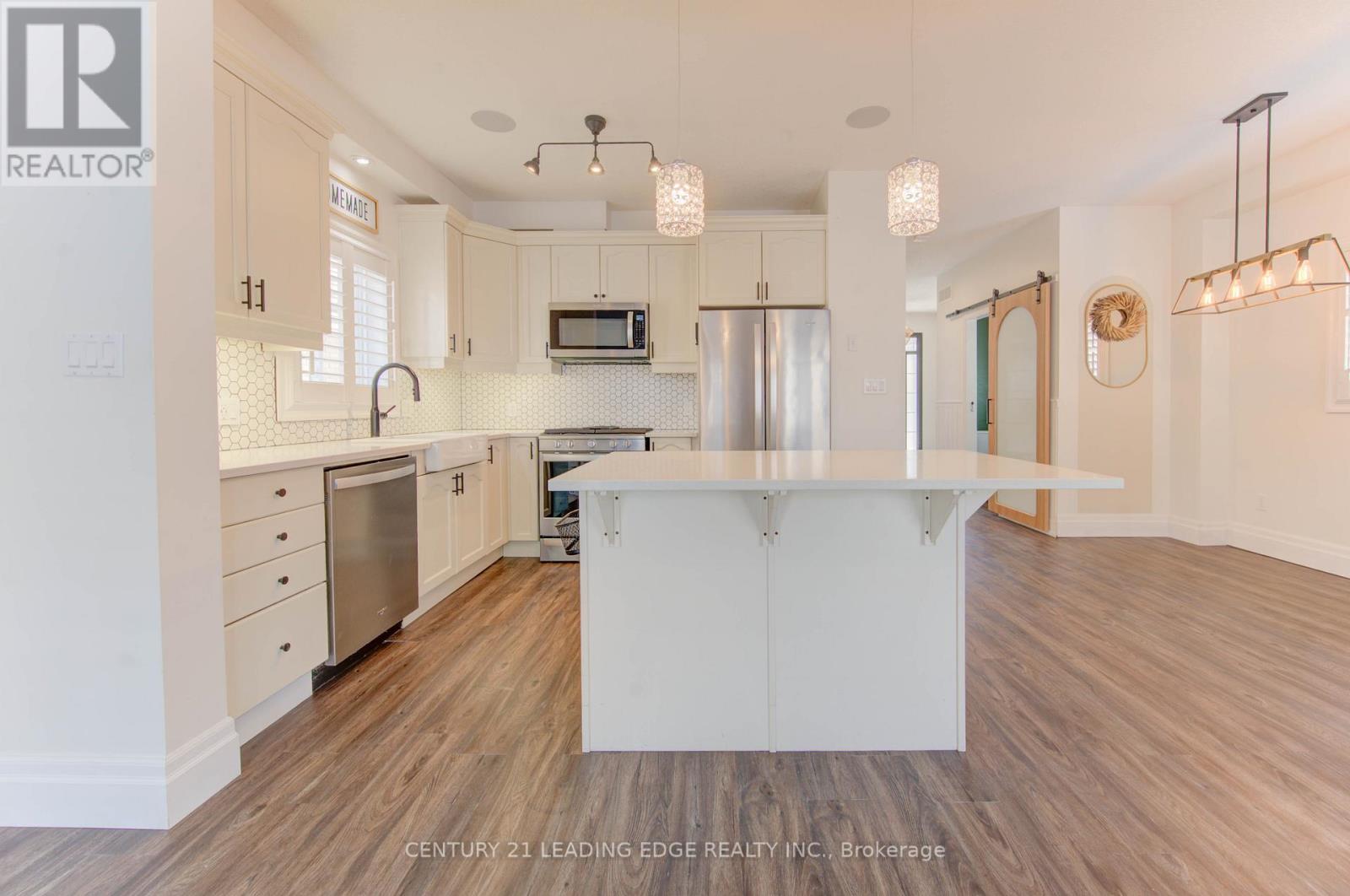 277 Watervale Crescent, Kitchener, Ontario  N2A 0G7 - Photo 7 - X12454833