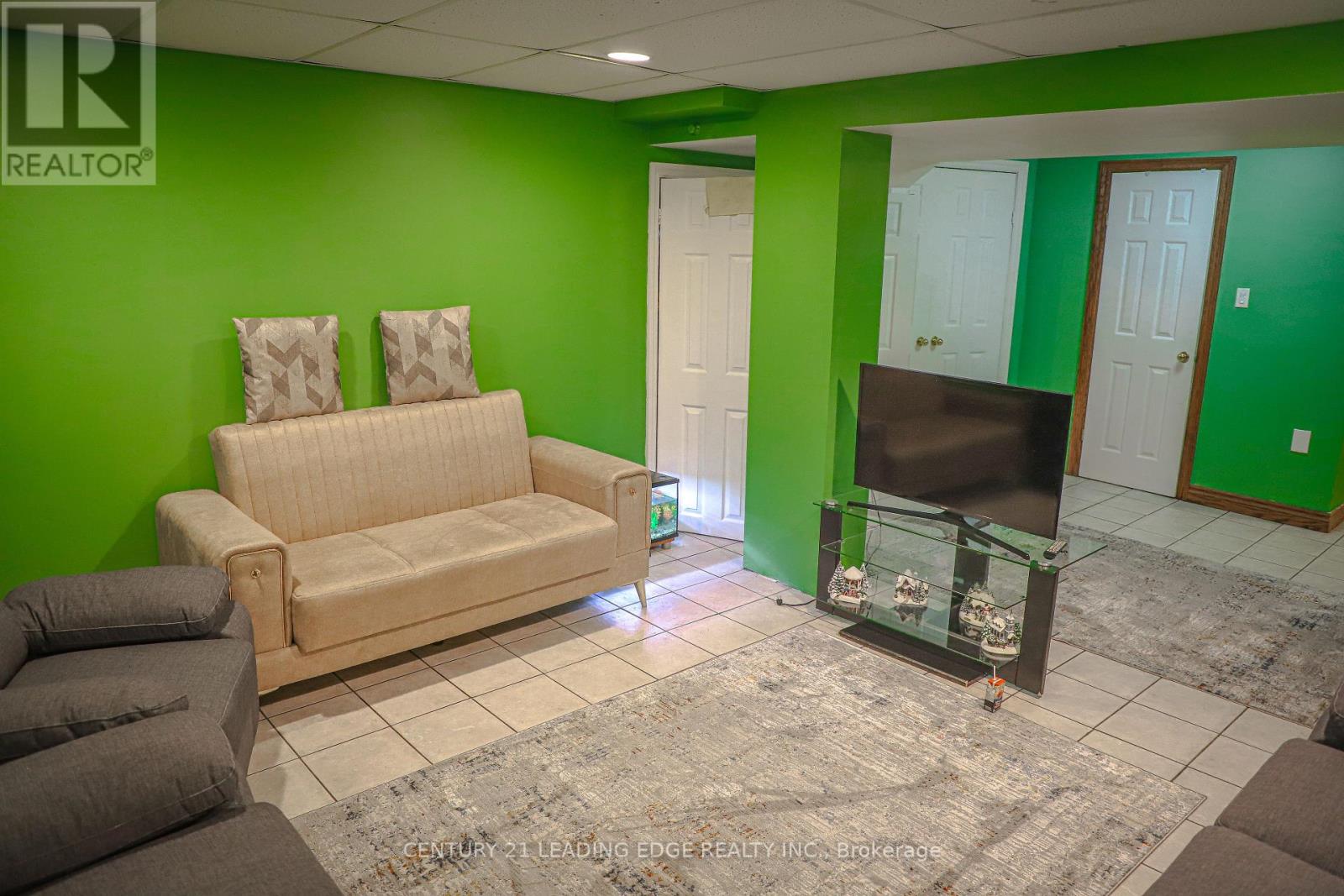 34 Paragon Road, Toronto, Ontario  M9R 1J8 - Photo 40 - W12276958