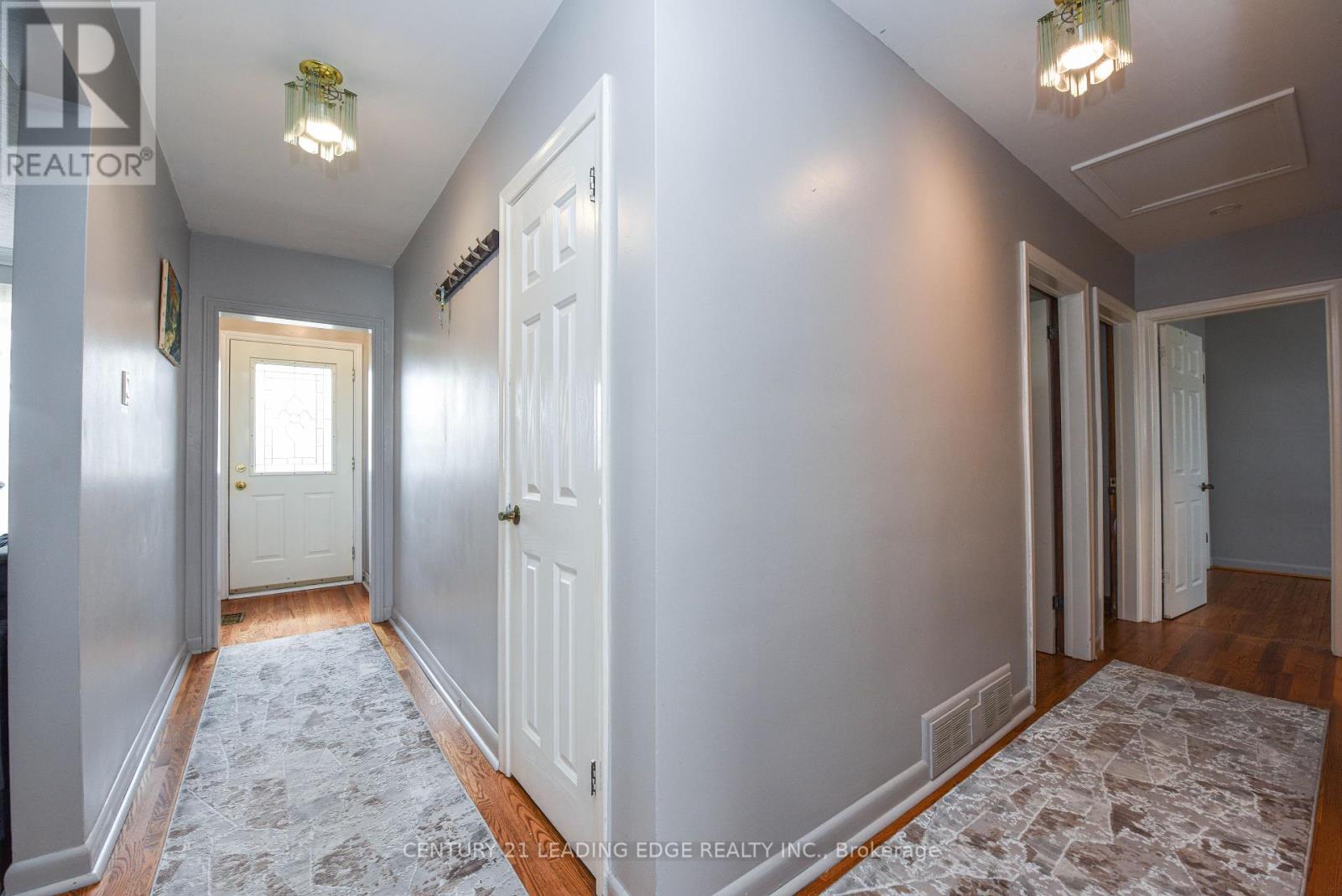 34 Paragon Road, Toronto, Ontario  M9R 1J8 - Photo 9 - W12276958