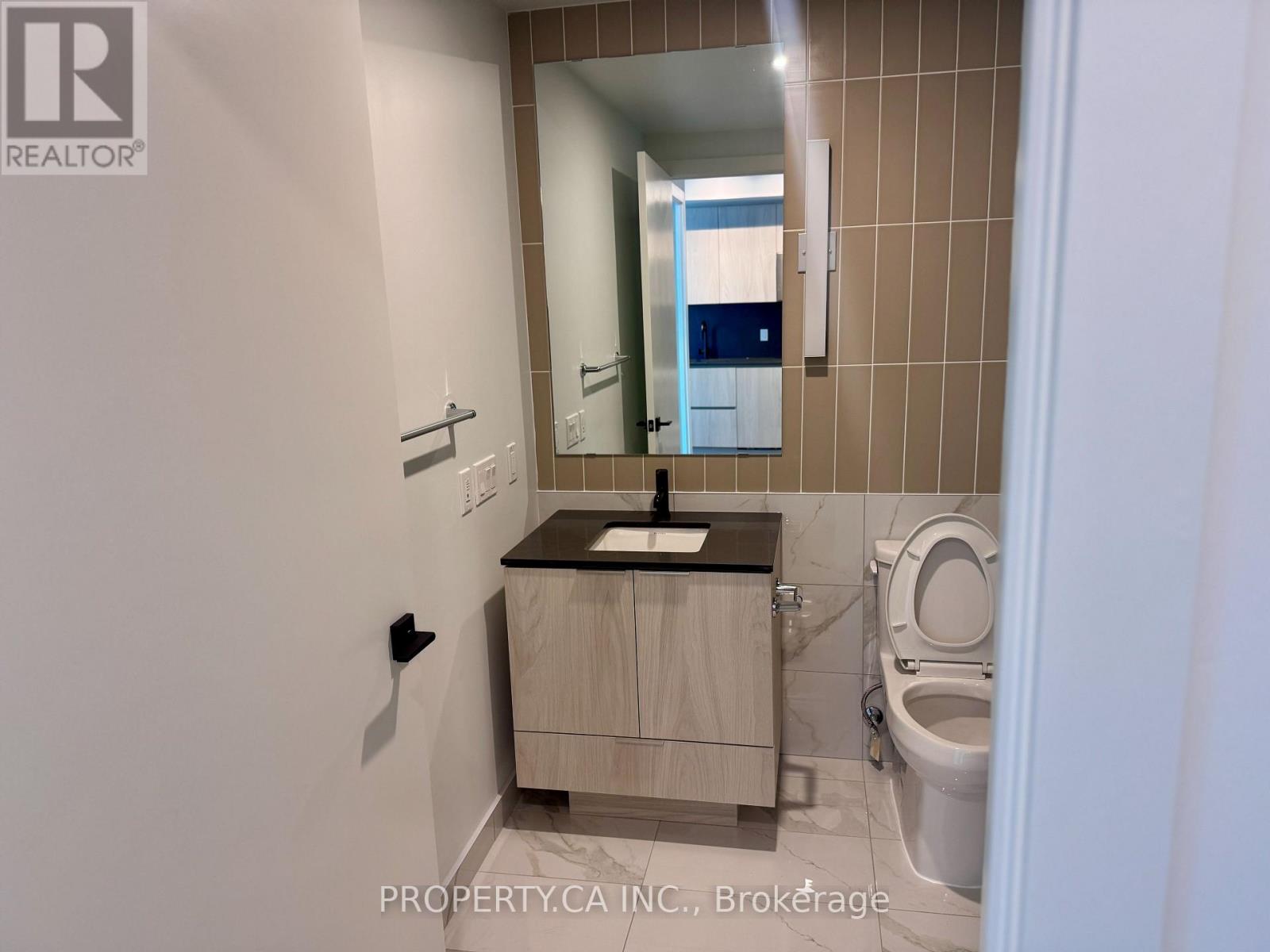 2704 - 327 King Street W, Toronto, Ontario  M5V 1J5 - Photo 6 - C12454940