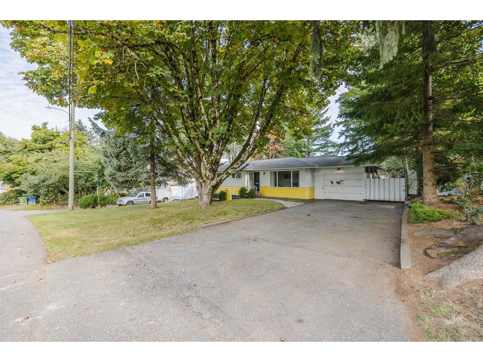 2296 Alexander Crescent, Abbotsford, British Columbia  V2S 3W4 - Photo 3 - R3056233