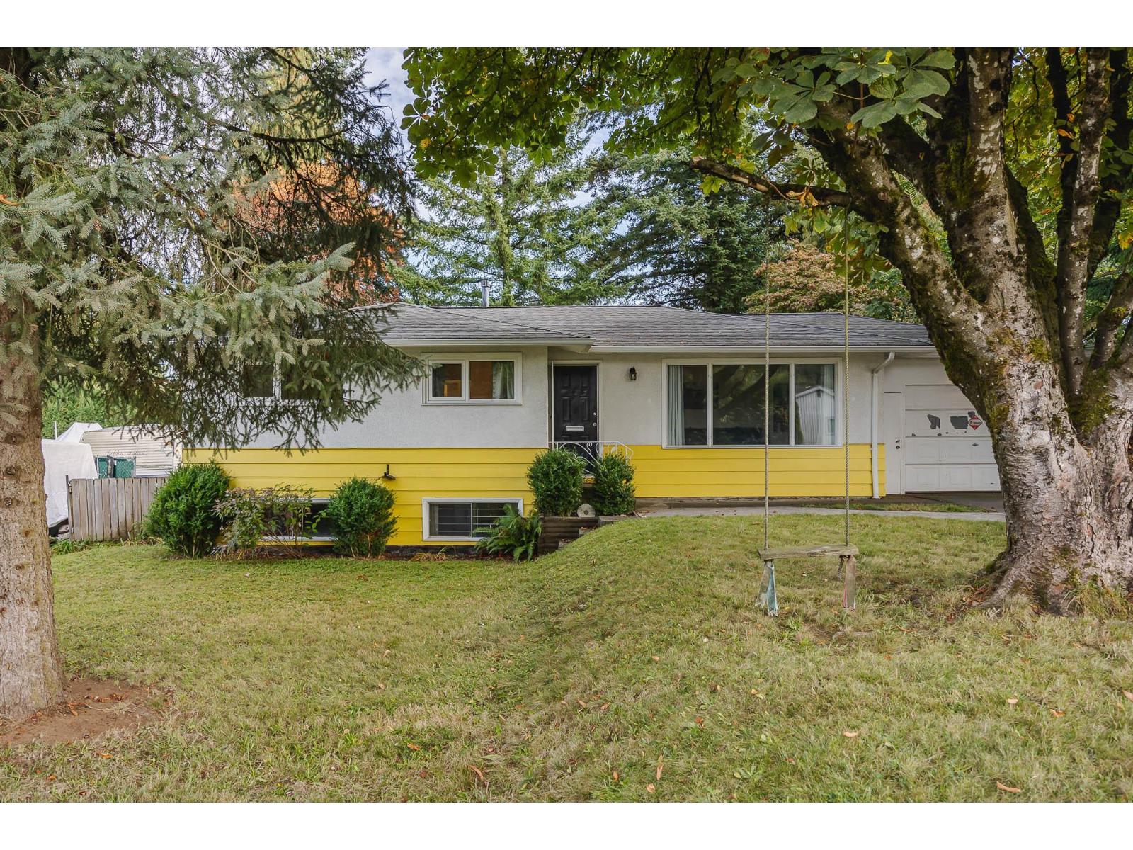 2296 Alexander Crescent, Abbotsford, British Columbia  V2S 3W4 - Photo 2 - R3056233