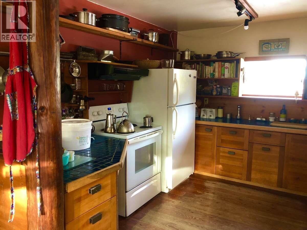 6119 Slocan River Road, Appledale, British Columbia  V0G 2J0 - Photo 11 - 10352161