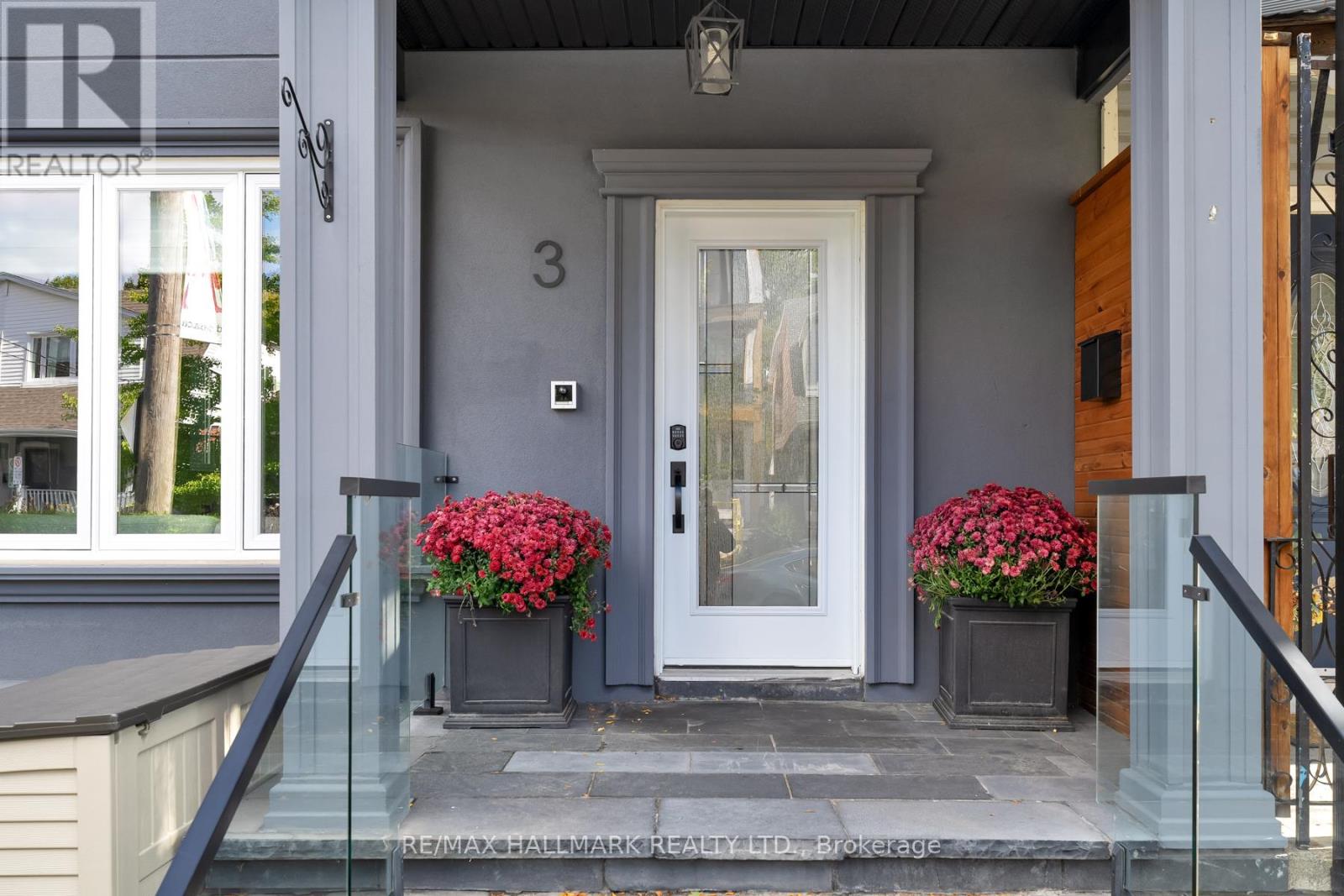 3 Thyra Avenue, Toronto (East York), Ontario  M4C 5G4 - Photo 3 - E12455001