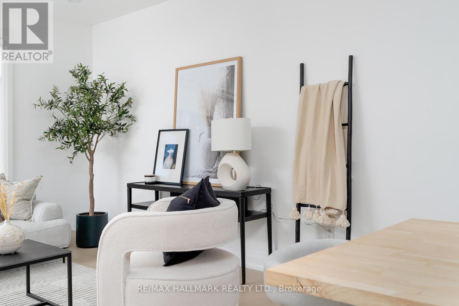 3 Thyra Avenue, Toronto (East York), Ontario  M4C 5G4 - Photo 8 - E12455001