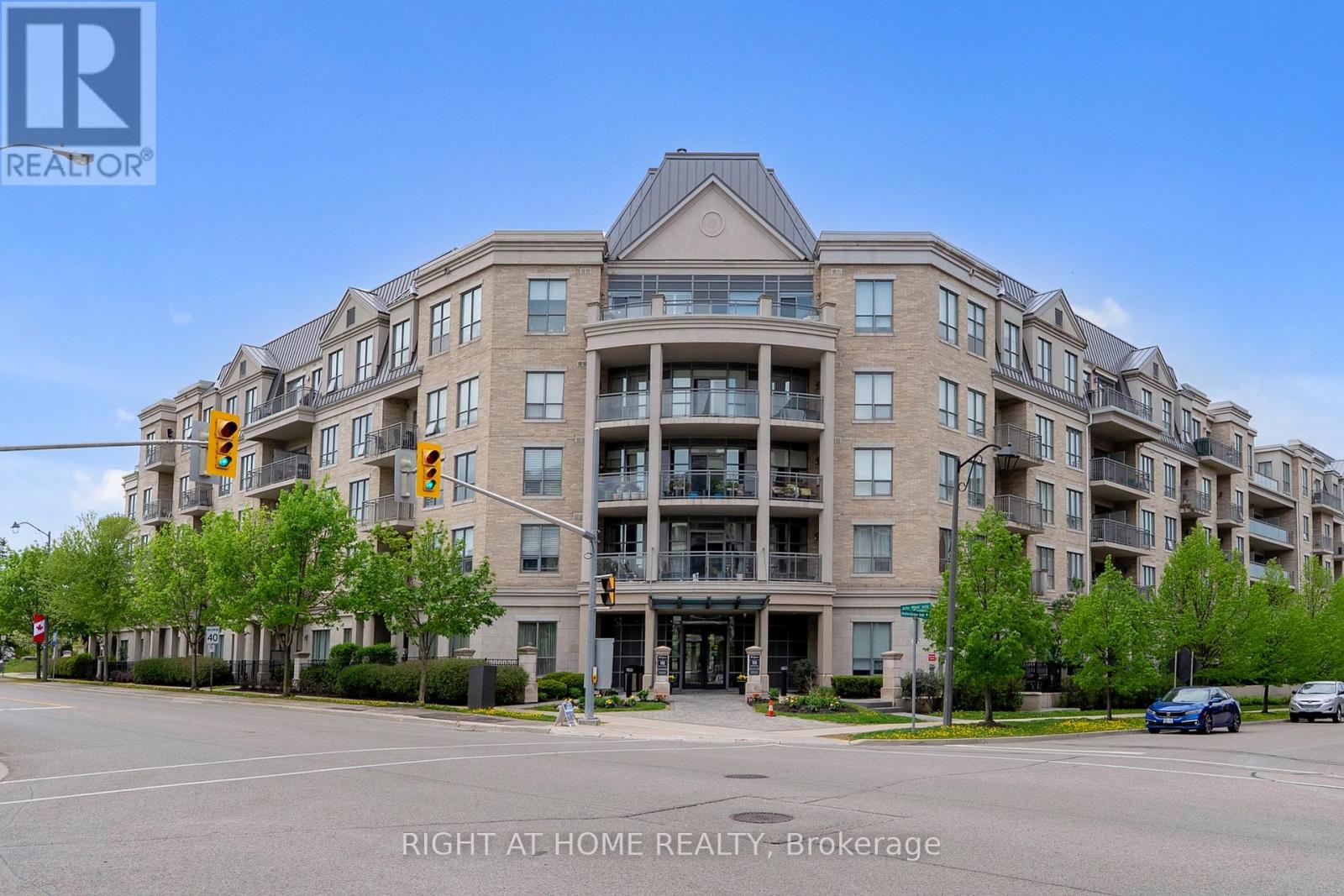 422 - 180 JOHN WEST WAY, Aurora, Ontario