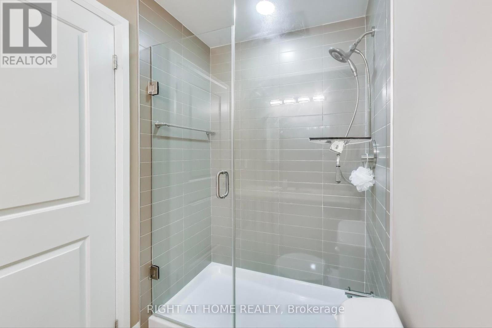 317 - 12 Woodstream Boulevard, Vaughan, Ontario  L4L 8C3 - Photo 12 - N12454889
