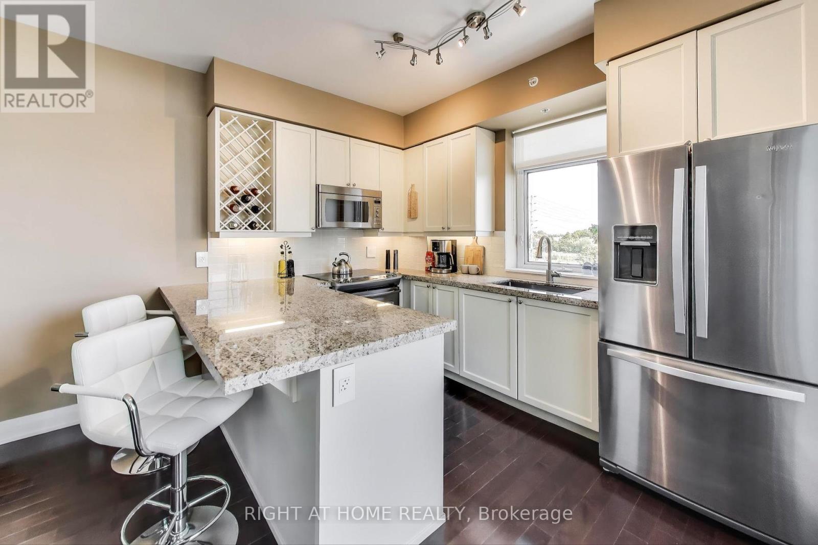 317 - 12 Woodstream Boulevard, Vaughan, Ontario  L4L 8C3 - Photo 6 - N12454889
