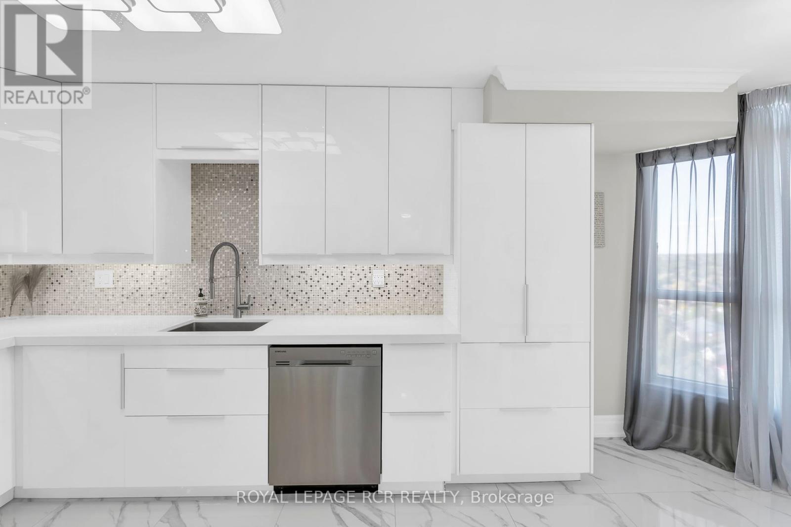 1607 - 1 Clark Avenue W, Vaughan, Ontario  L4J 7Y6 - Photo 12 - N12454921