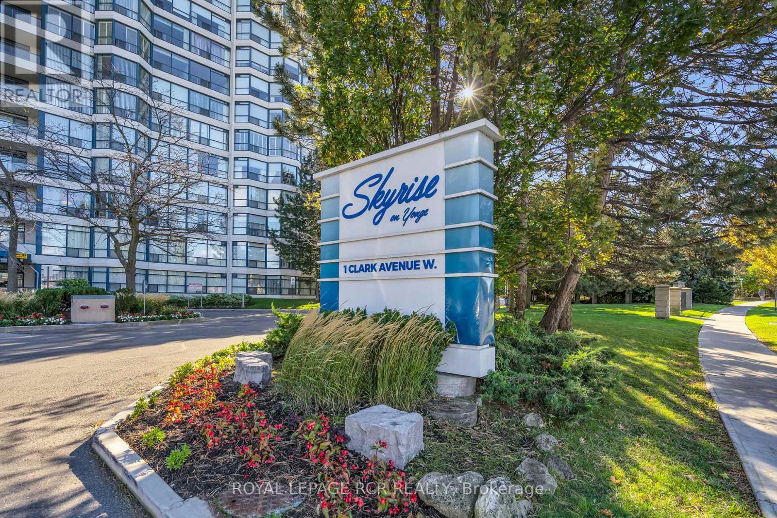 1607 - 1 Clark Avenue W, Vaughan, Ontario  L4J 7Y6 - Photo 2 - N12454921