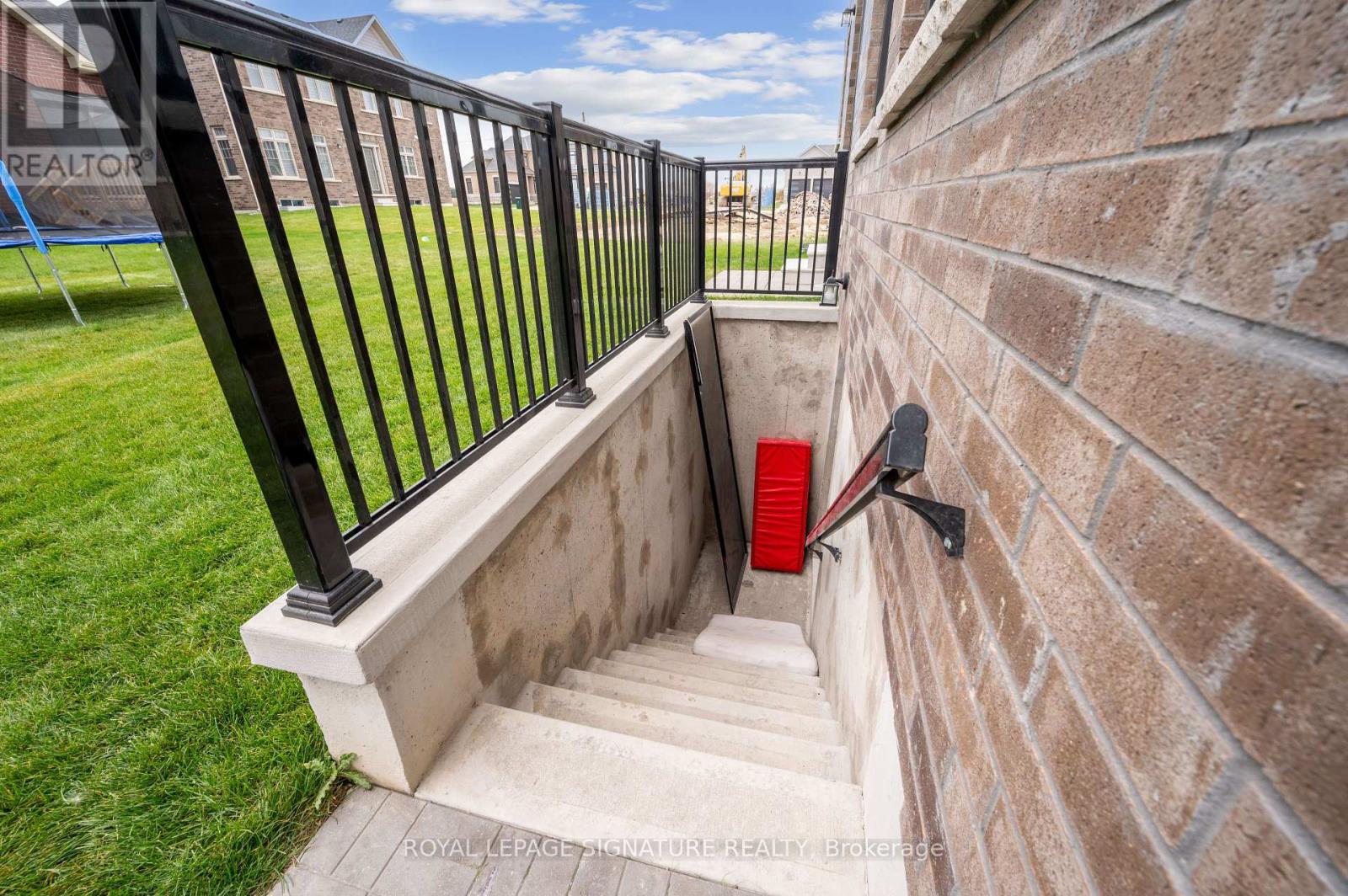 9 Mayflower Gardens, Adjala-Tosorontio, Ontario  L0G 1W0 - Photo 46 - N12454948