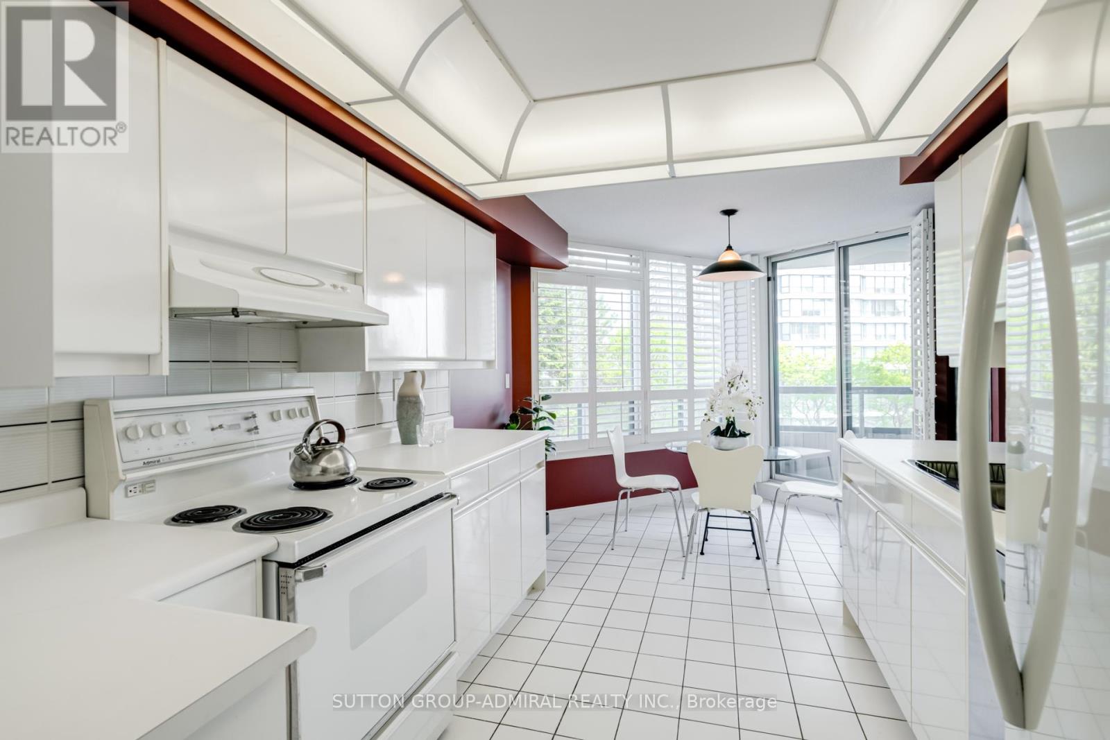 311 - 7250 Yonge Street, Vaughan, Ontario  L4J 7X1 - Photo 11 - N12454971