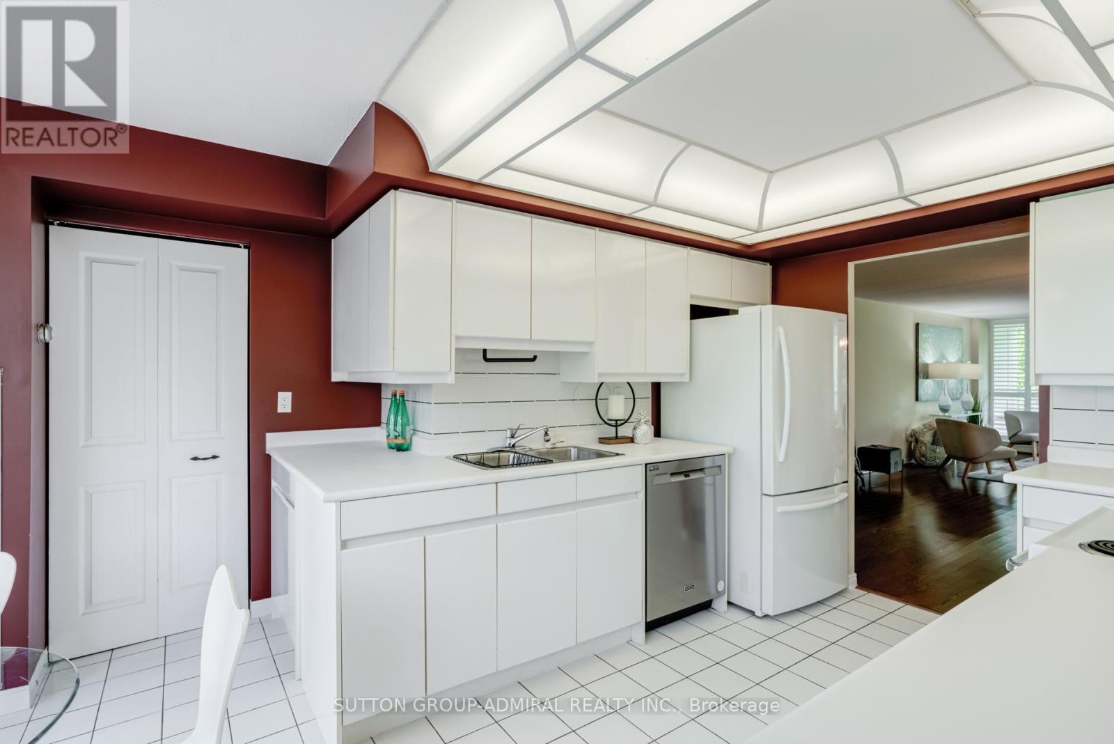 311 - 7250 Yonge Street, Vaughan, Ontario  L4J 7X1 - Photo 12 - N12454971