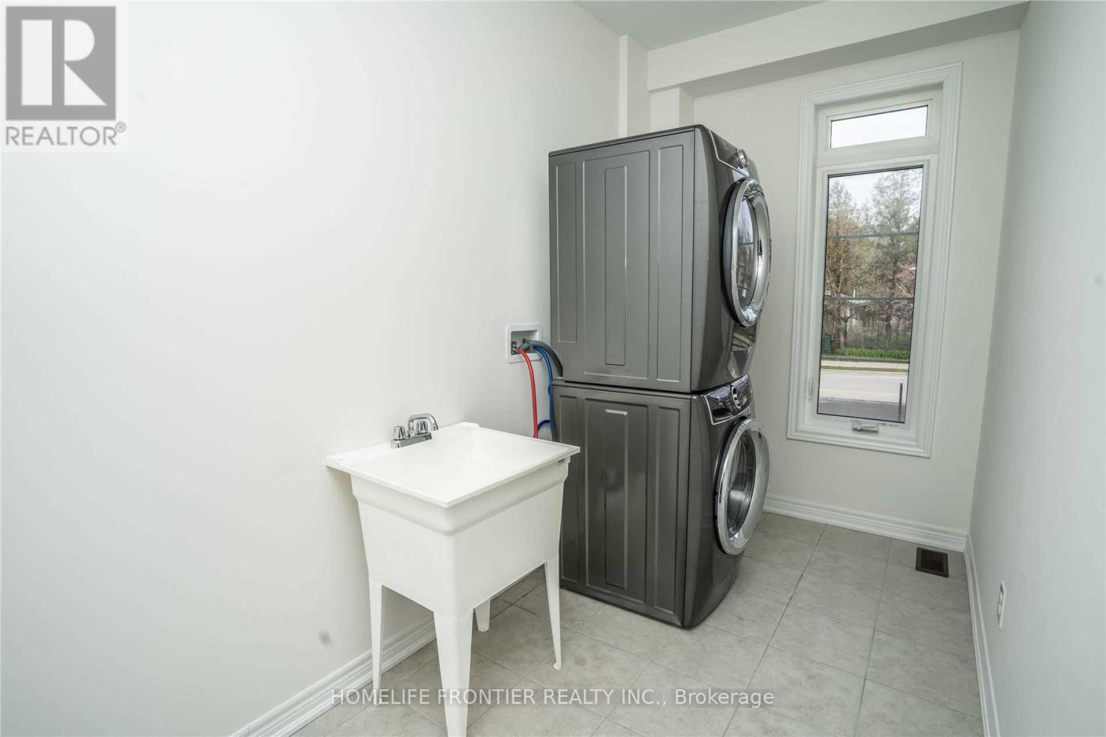 6 Parker Avenue, Richmond Hill, Ontario  L4E 2W4 - Photo 14 - N12454979