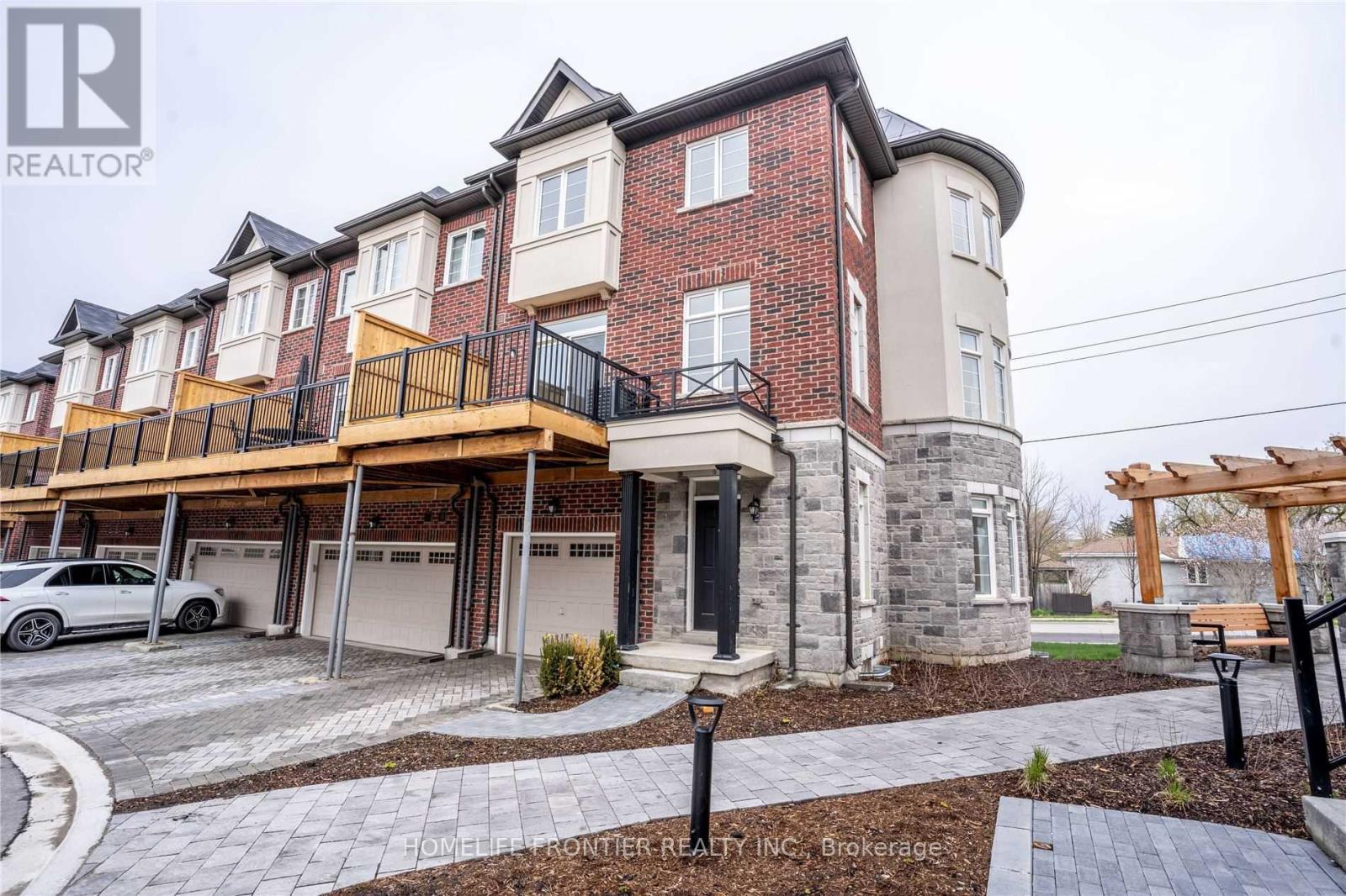 6 Parker Avenue, Richmond Hill, Ontario  L4E 2W4 - Photo 3 - N12454979