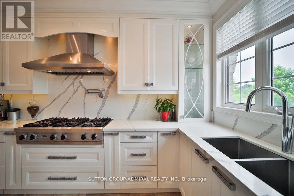 15 Jocada Court, Richmond Hill, Ontario  L4E 0Z5 - Photo 9 - N12454995