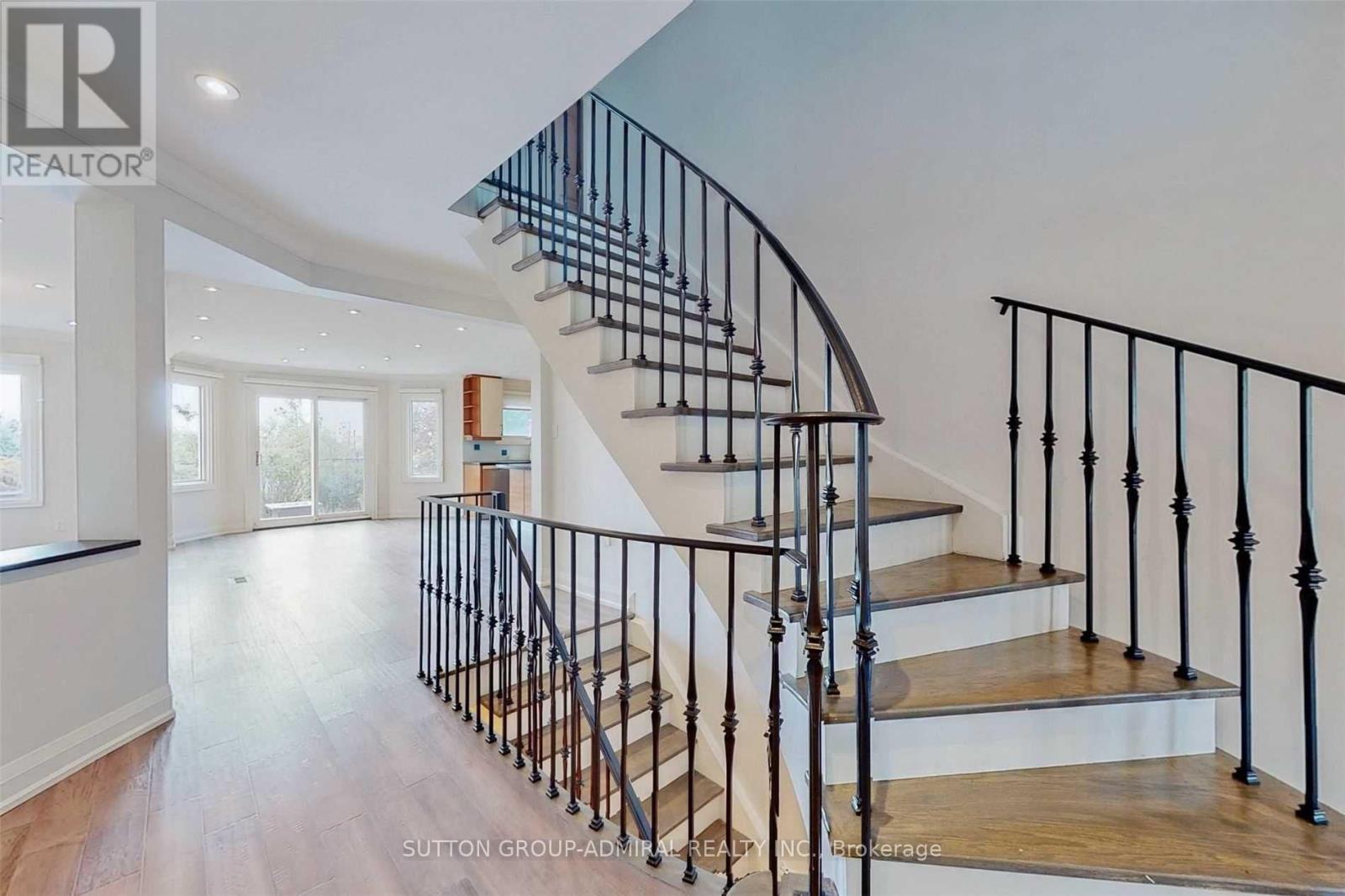 15 Dundurn Crescent, Vaughan, Ontario  L4J 6Z1 - Photo 15 - N12455000