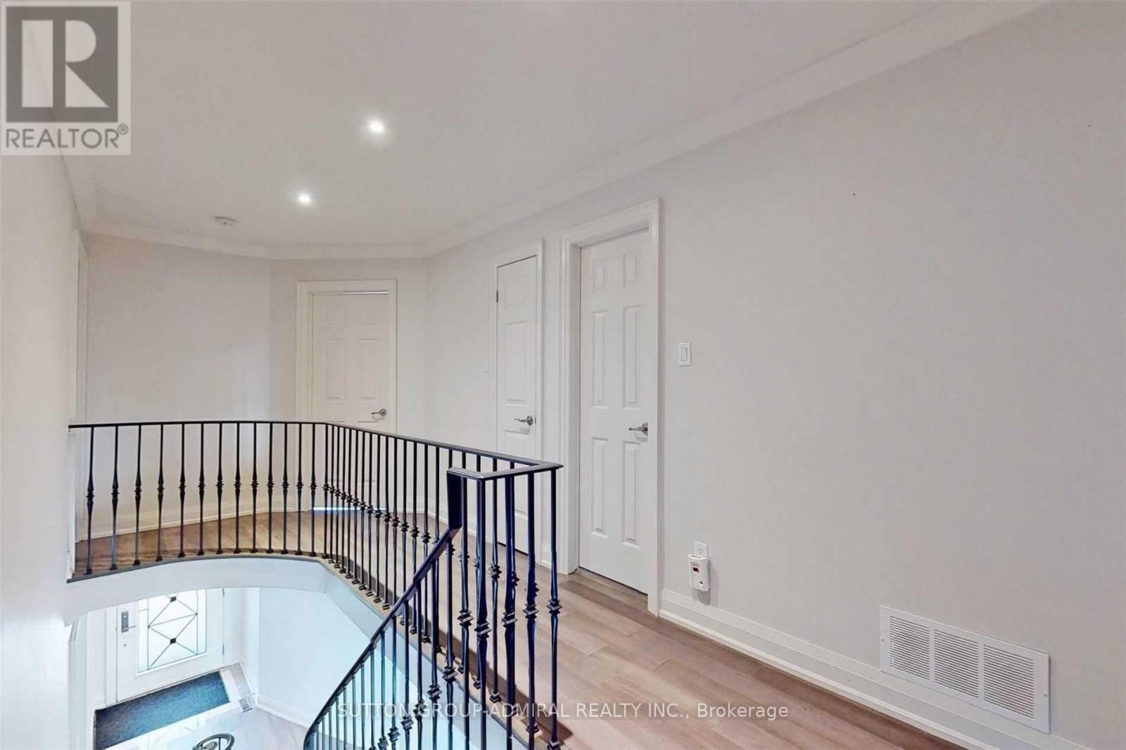 15 Dundurn Crescent, Vaughan, Ontario  L4J 6Z1 - Photo 16 - N12455000
