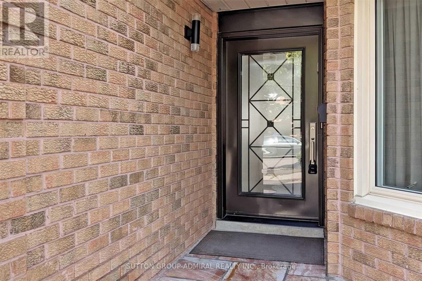 15 Dundurn Crescent, Vaughan, Ontario  L4J 6Z1 - Photo 2 - N12455000
