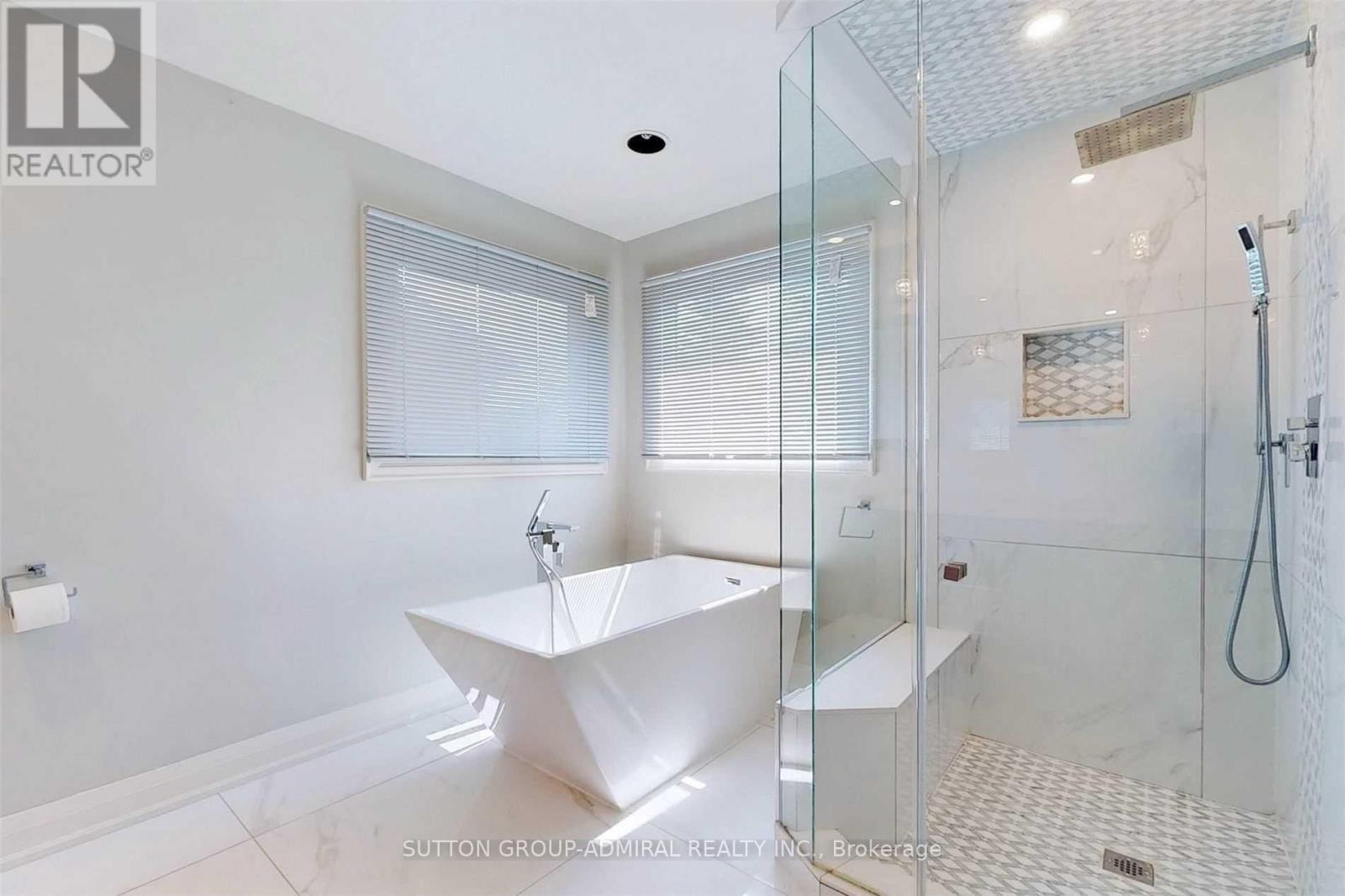 15 Dundurn Crescent, Vaughan, Ontario  L4J 6Z1 - Photo 21 - N12455000