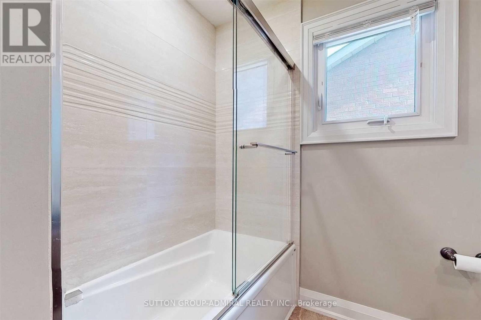 15 Dundurn Crescent, Vaughan, Ontario  L4J 6Z1 - Photo 27 - N12455000