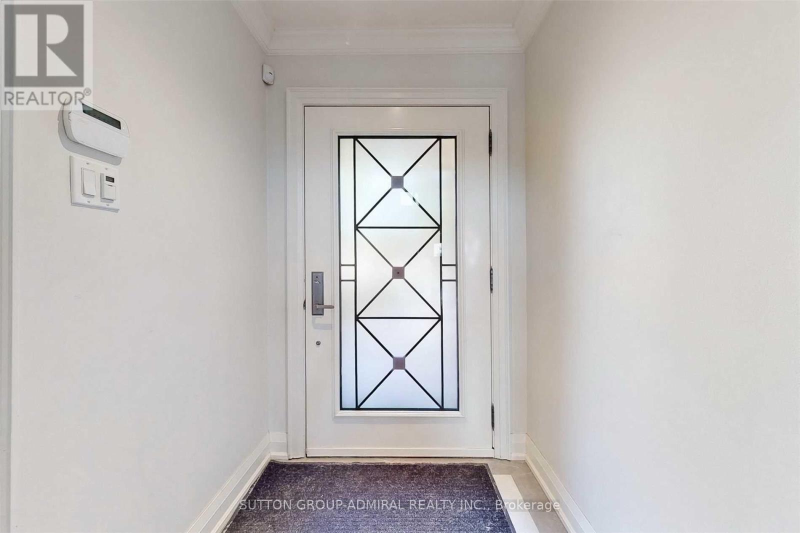 15 Dundurn Crescent, Vaughan, Ontario  L4J 6Z1 - Photo 3 - N12455000