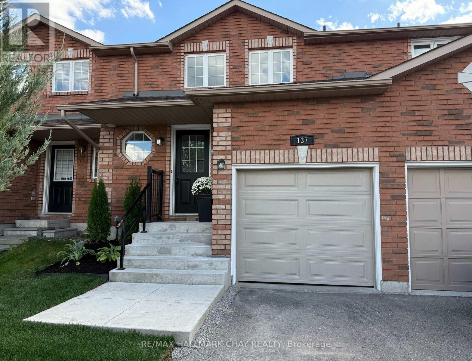 137 Courtney Crescent, Barrie, Ontario  L4N 5S9 - Photo 2 - S12454994