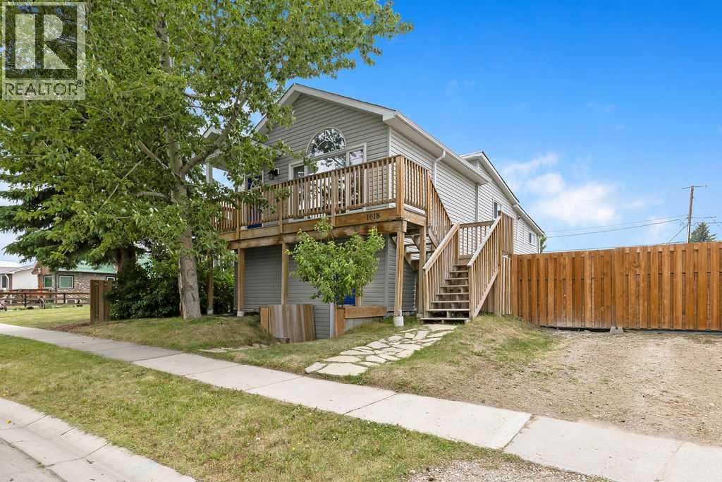 1018 Smith Avenue, Crossfield, Alberta  T0M 0S0 - Photo 2 - A2227260