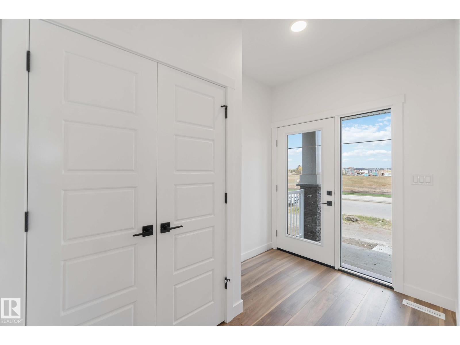 1011 Aster Bv Nw, Edmonton, Alberta  T6T 2W8 - Photo 3 - E4460452