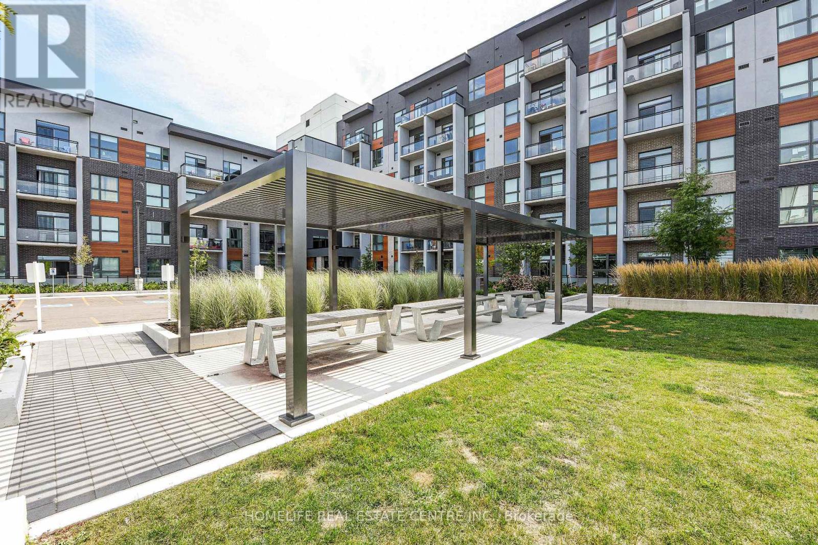 104 - 95 DUNDAS STREET, Oakville, Ontario