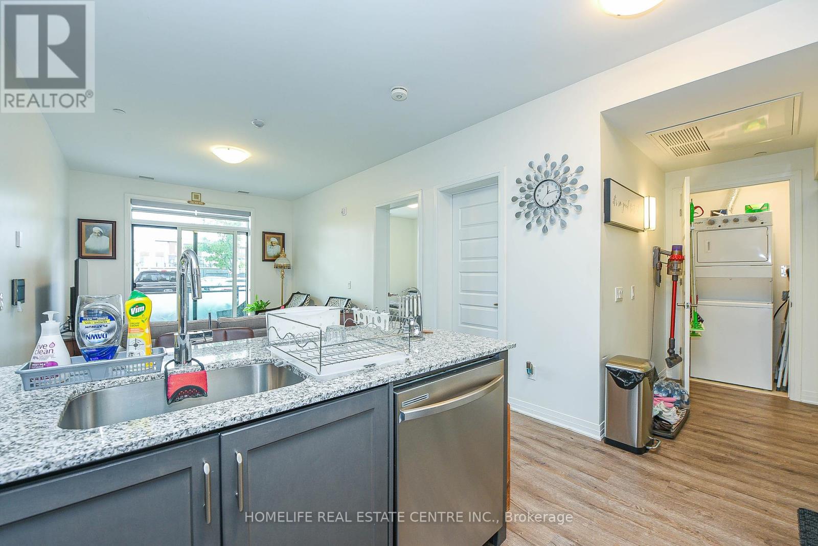 104 - 95 Dundas Street, Oakville, Ontario  L9L 9L9 - Photo 12 - W12454887