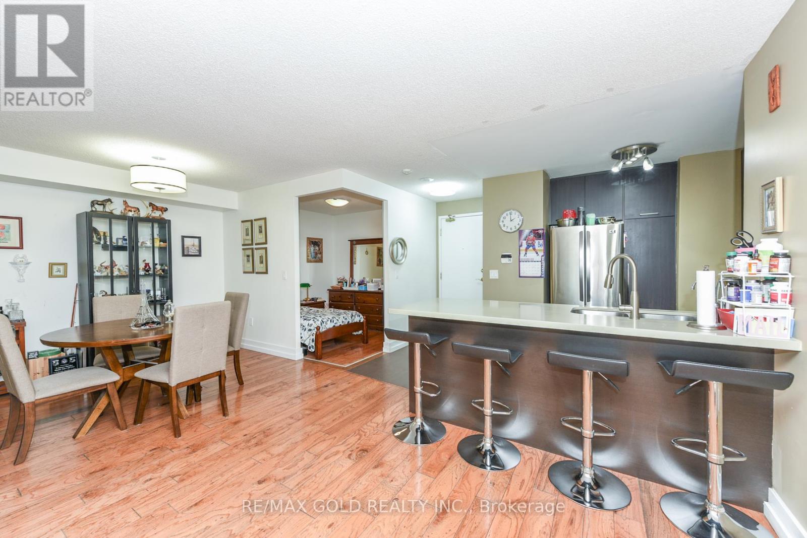 211 - 17 Michael Power Place, Toronto, Ontario  M9A 5G5 - Photo 11 - W12454891