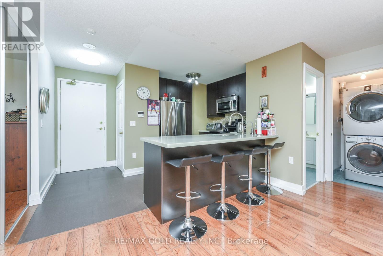 211 - 17 Michael Power Place, Toronto, Ontario  M9A 5G5 - Photo 7 - W12454891