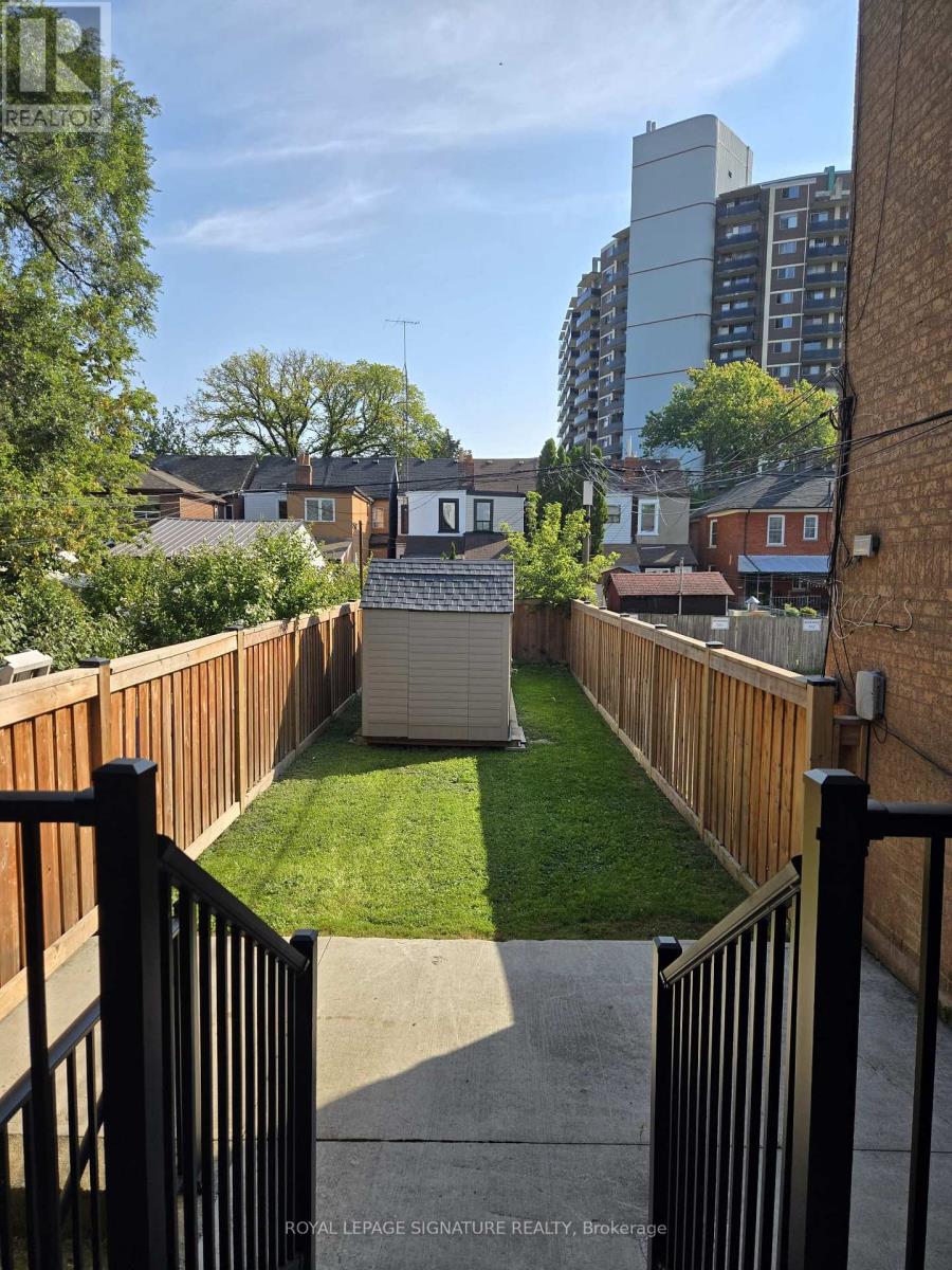 Main - 147 Lansdowne Avenue, Toronto, Ontario  M6K 2W1 - Photo 14 - W12454897