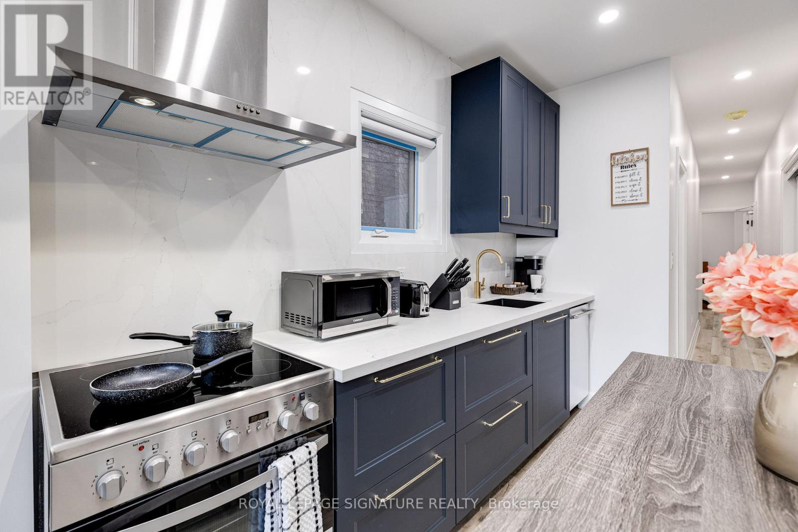 Main - 147 Lansdowne Avenue, Toronto, Ontario  M6K 2W1 - Photo 4 - W12454897