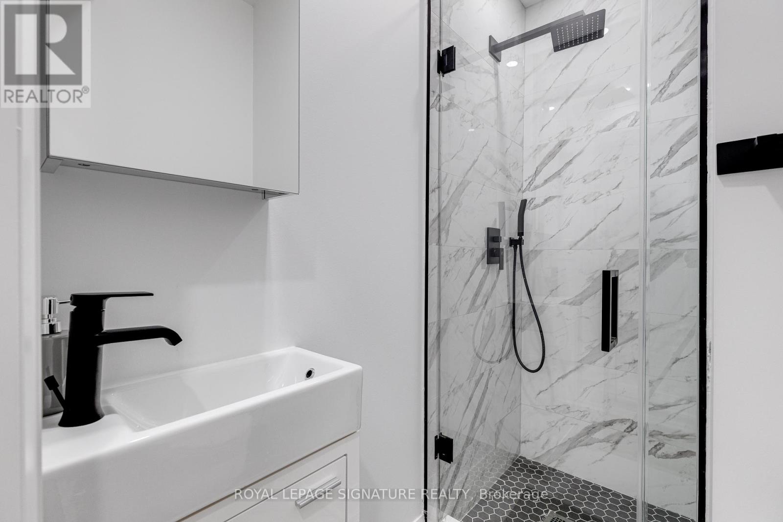 Main - 147 Lansdowne Avenue, Toronto, Ontario  M6K 2W1 - Photo 8 - W12454897