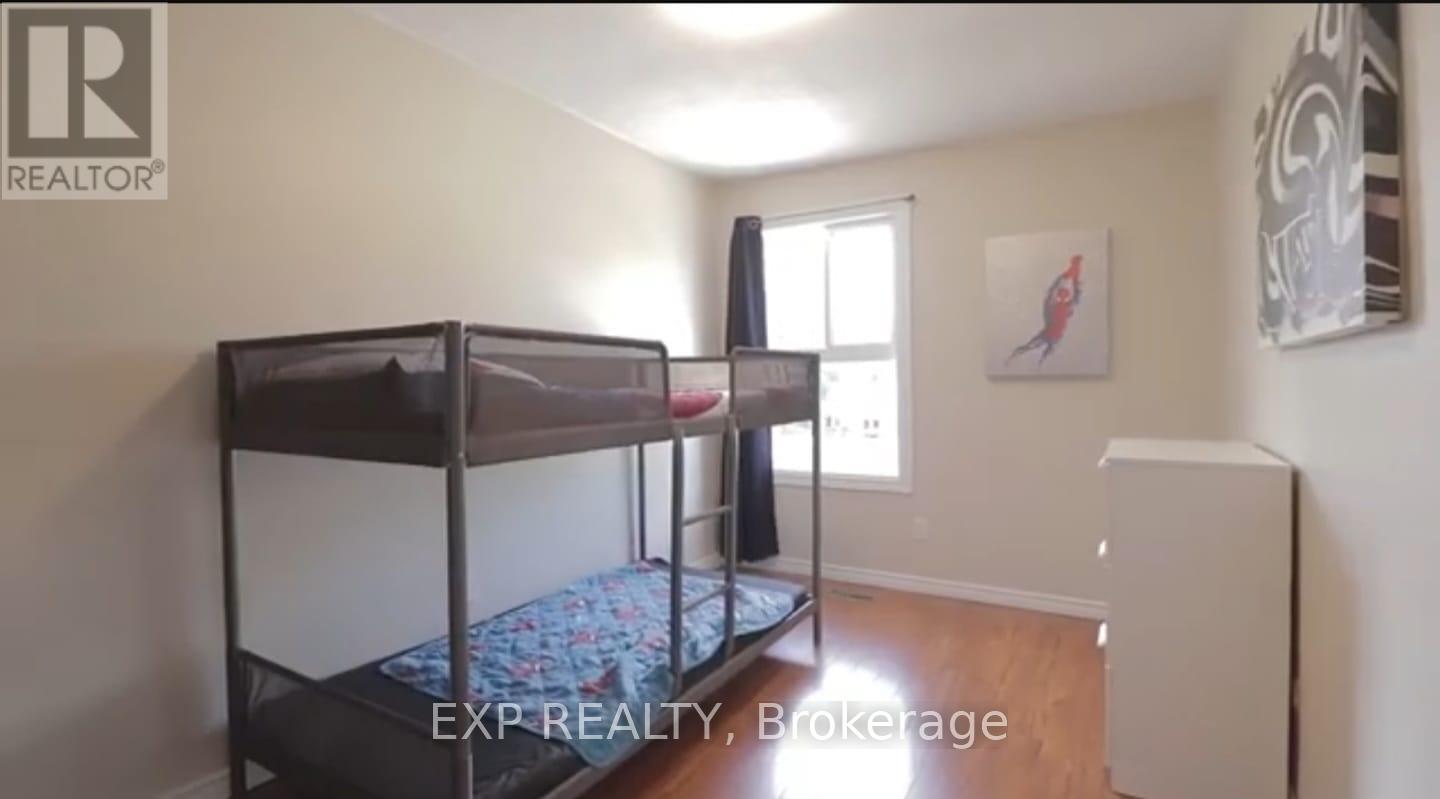 13 Foster Crescent, Brampton, Ontario  L6V 3M7 - Photo 11 - W12454917