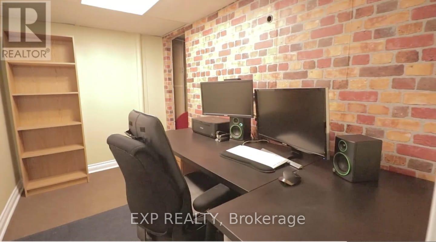 13 Foster Crescent, Brampton, Ontario  L6V 3M7 - Photo 13 - W12454917