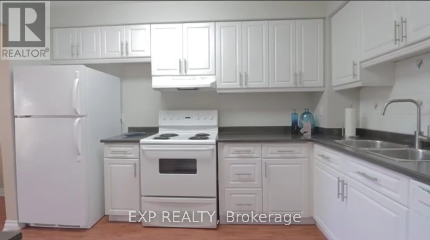 13 Foster Crescent, Brampton, Ontario  L6V 3M7 - Photo 2 - W12454917