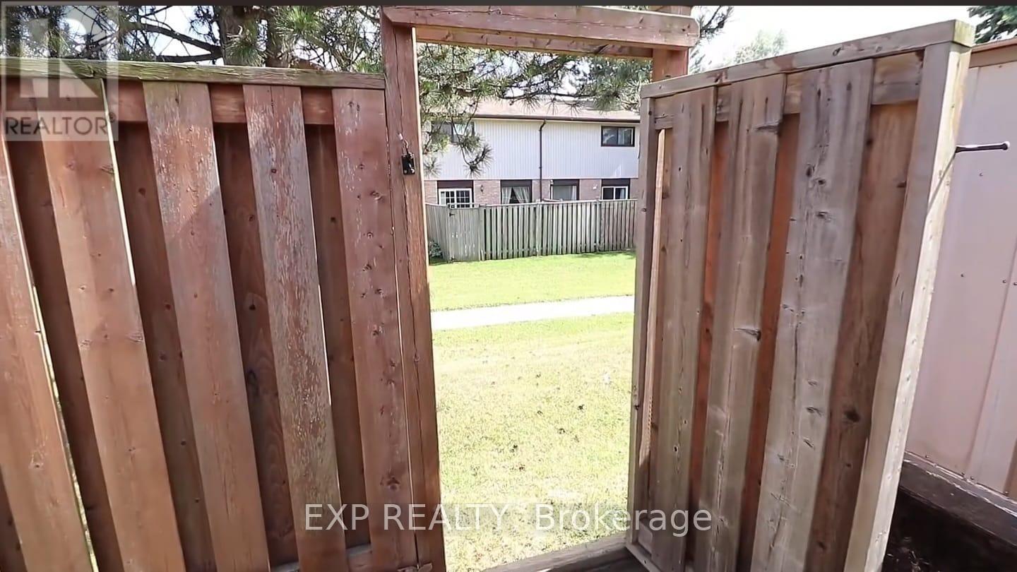 13 Foster Crescent, Brampton, Ontario  L6V 3M7 - Photo 20 - W12454917