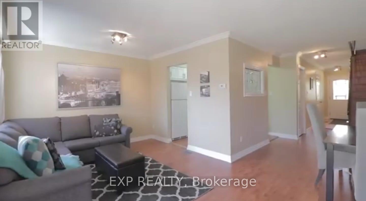 13 Foster Crescent, Brampton, Ontario  L6V 3M7 - Photo 5 - W12454917