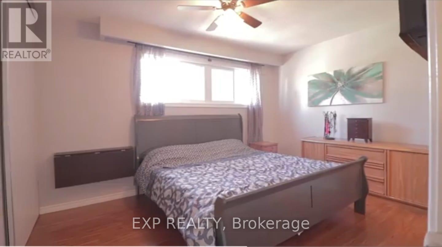 13 Foster Crescent, Brampton, Ontario  L6V 3M7 - Photo 7 - W12454917