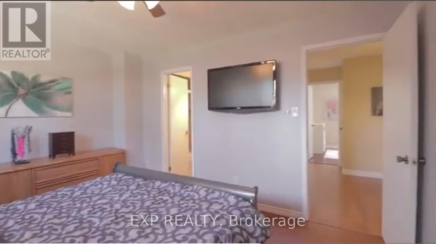 13 Foster Crescent, Brampton, Ontario  L6V 3M7 - Photo 8 - W12454917