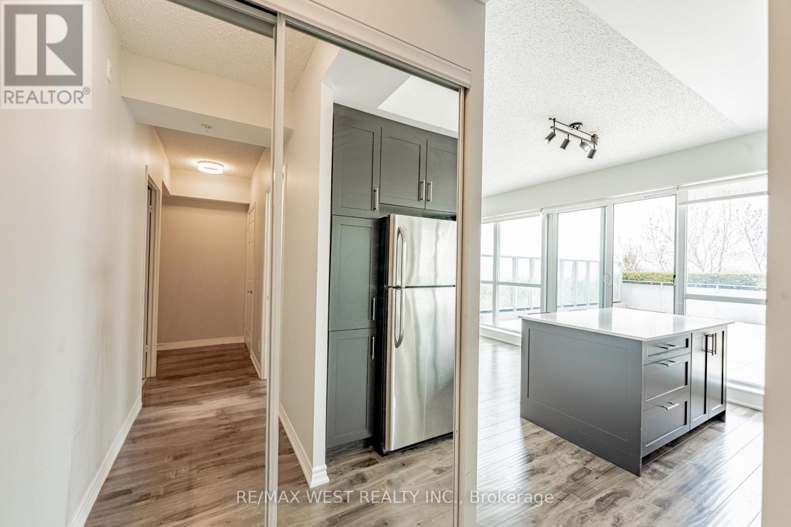 625 - 15 James Finlay Way, Toronto, Ontario  M3M 0B3 - Photo 8 - W12454923