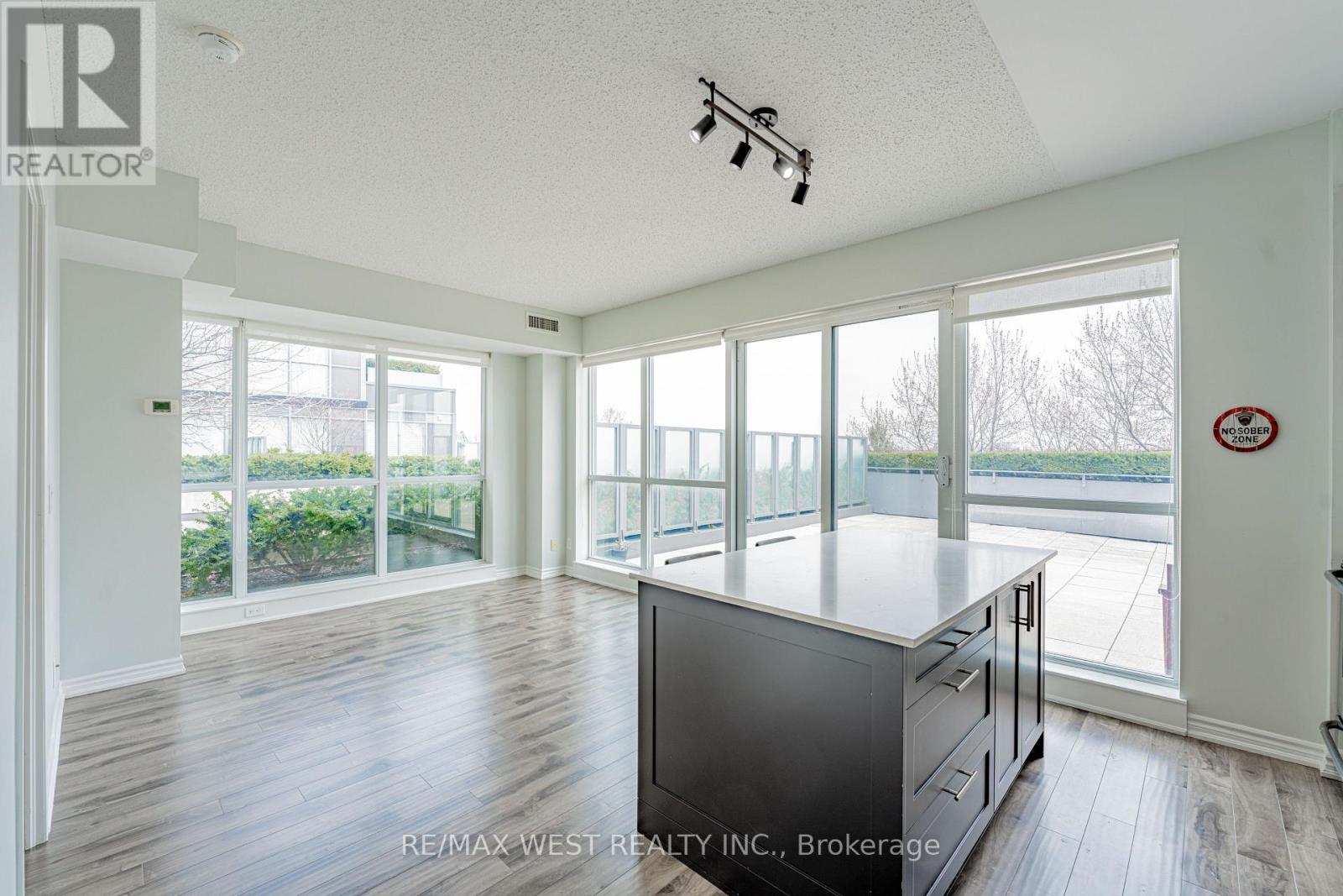625 - 15 James Finlay Way, Toronto, Ontario  M3M 0B3 - Photo 9 - W12454923