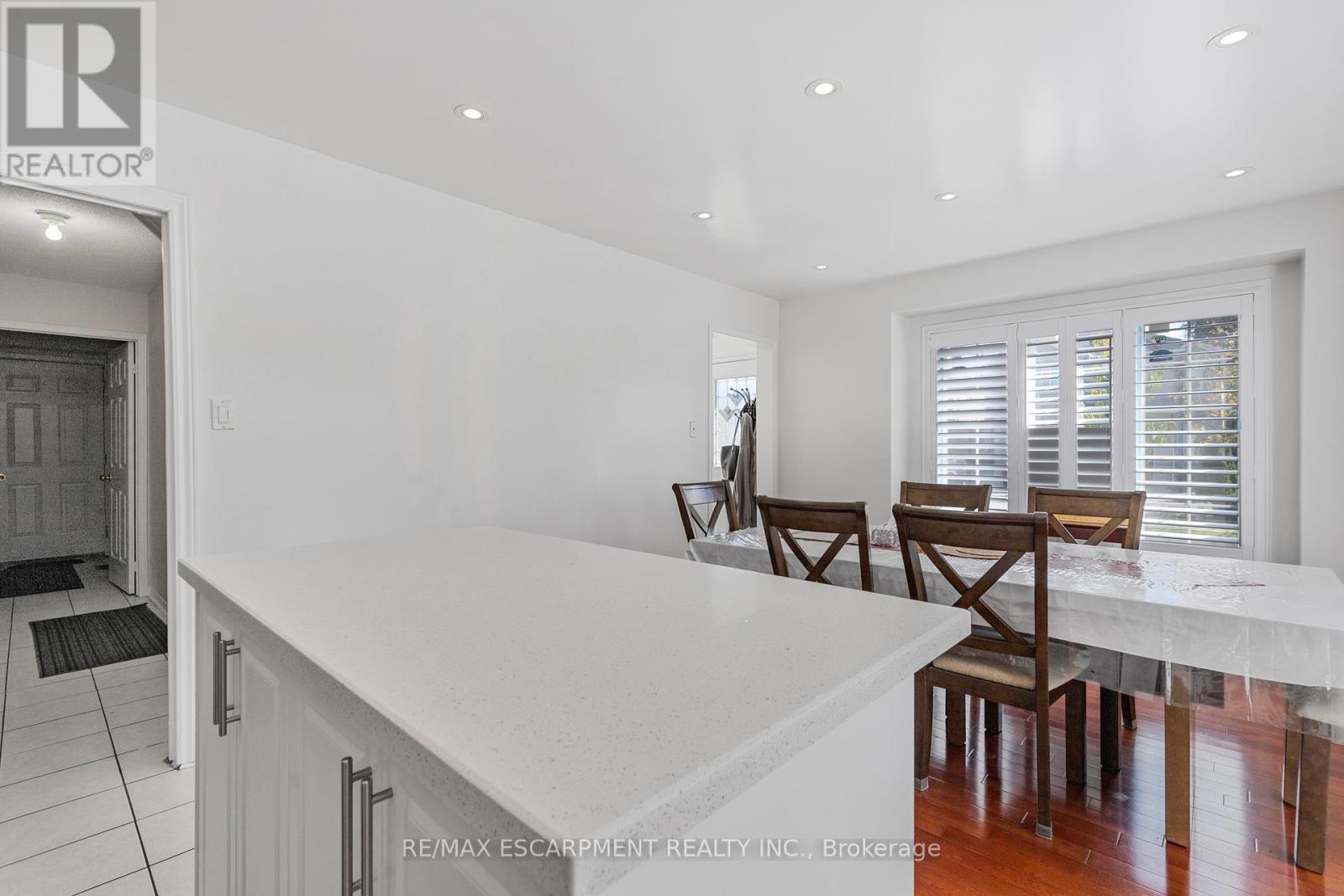 1060 Foxglove Place, Mississauga, Ontario  L5V 2N5 - Photo 16 - W12454960